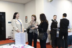 Толмачев Илья Олегович.Преображение передних зубов в прямой реставрации.Курс 7-8 декабря.